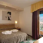 Amaris 4*