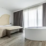 Amaris Hotel 4*