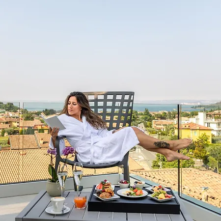 Amaris Hotel 4*