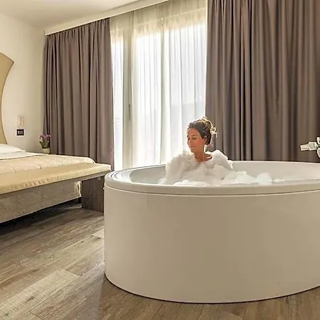 Amaris 4* غارْدا