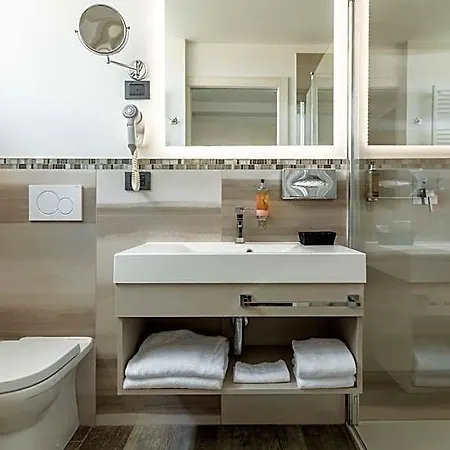 فندق Amaris 4*