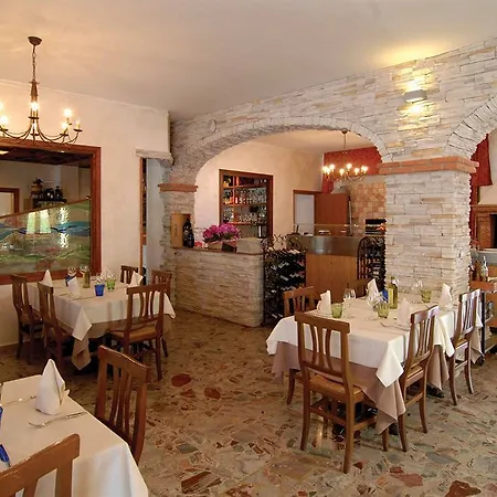 Amaris 4* غارْدا