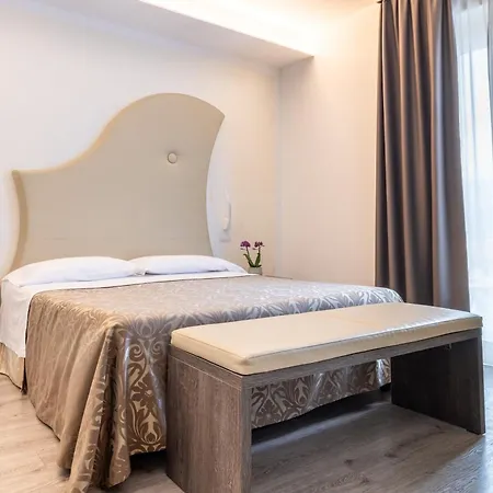 Hotel Italia 4*